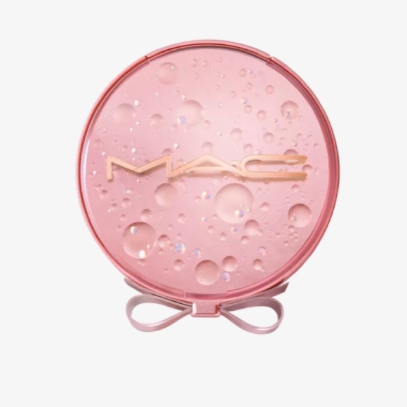 The MAC Effervescence Extra Dimension: LIGHT Face Compact is a limited-ed… - Picture 3 of 7